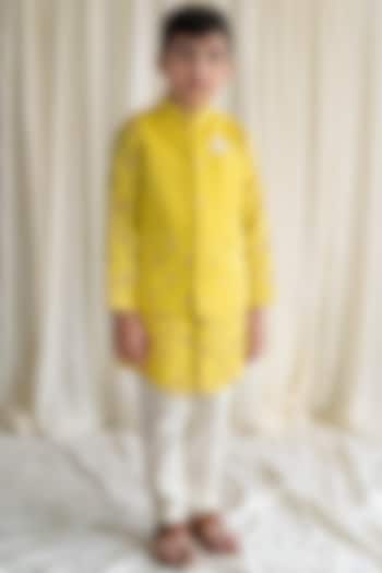 Yellow Embroidered Bundi Jacket With Kurta Set For Boys by Tiber Taber