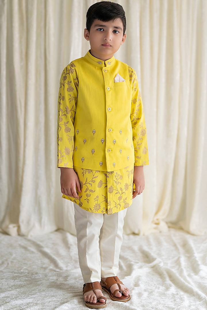 Yellow Embroidered Bundi Jacket With Kurta Set For Boys by Tiber Taber