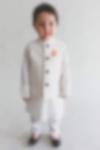 White Kurta Set With Printed Bundi Jacket  by Tiber Taber