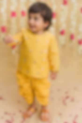 Yellow Kurta Set With Thread Embroidery For Boys by Tiber Taber