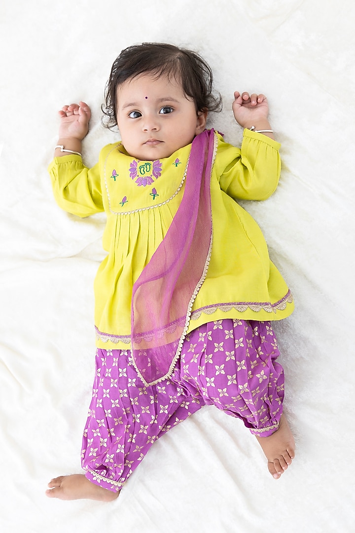 Green Viscose Embroidered Kurta Set For Girls by Tiber Taber at Pernia's Pop Up Shop