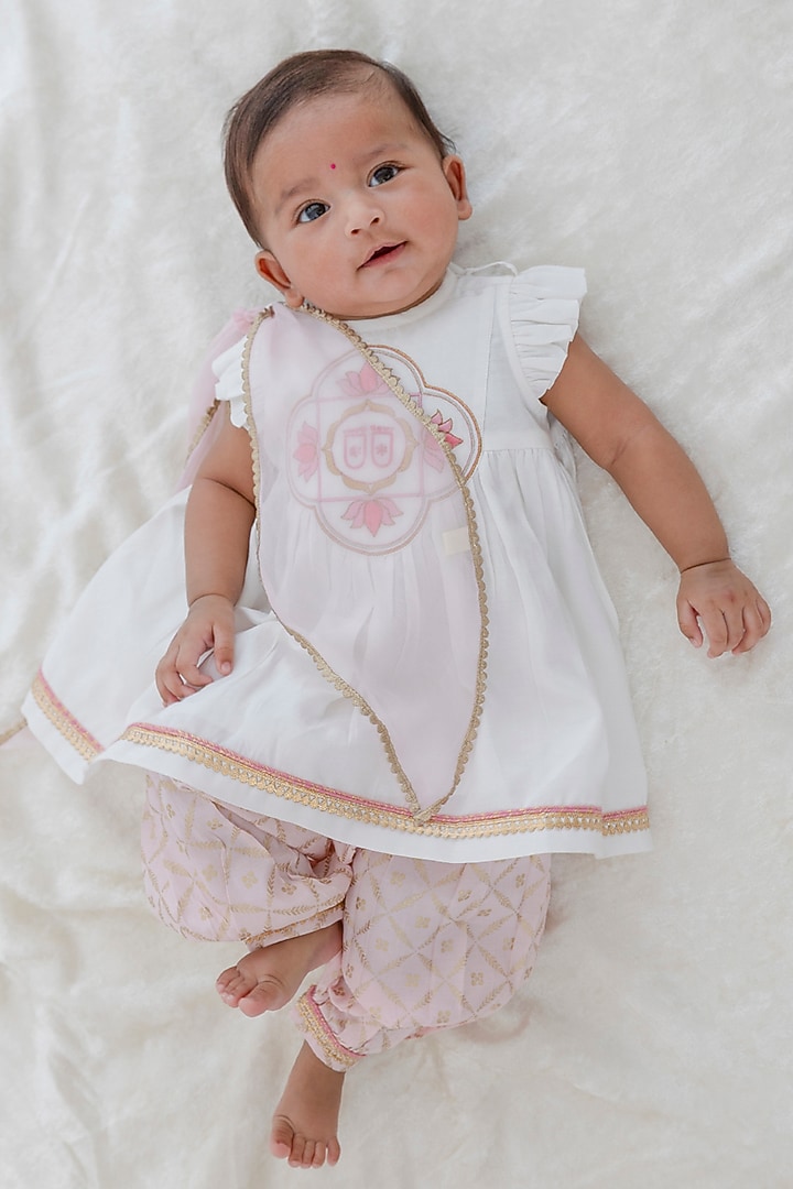 White Viscose Boota Embroidered Kurta Set For Girls by Tiber Taber at Pernia's Pop Up Shop