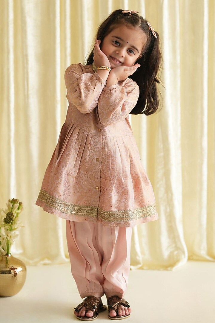 Pink Brocade Kurta Set For Girls by Tiber Taber at Pernia's Pop Up Shop