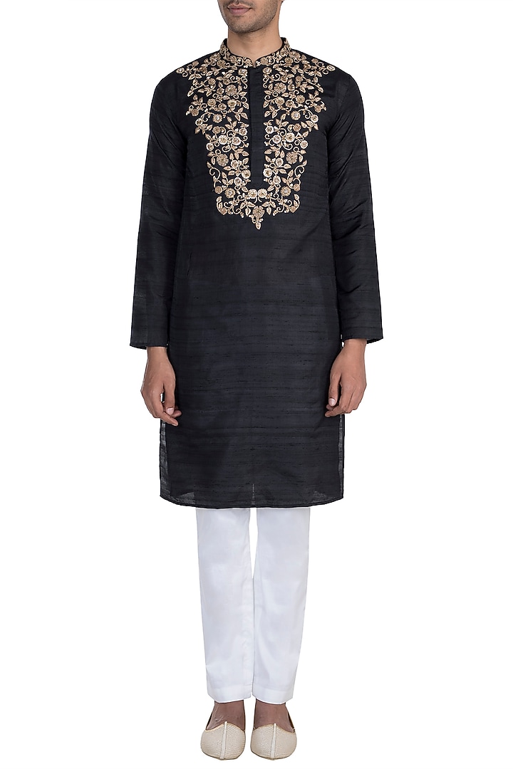 Black Hand Embroidered Kurta by Tisha Saksena Men at Pernia's Pop Up Shop