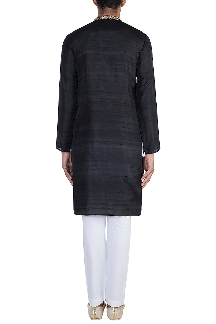 Black Hand Embroidered Kurta by Tisha Saksena Men at Pernia's Pop Up Shop
