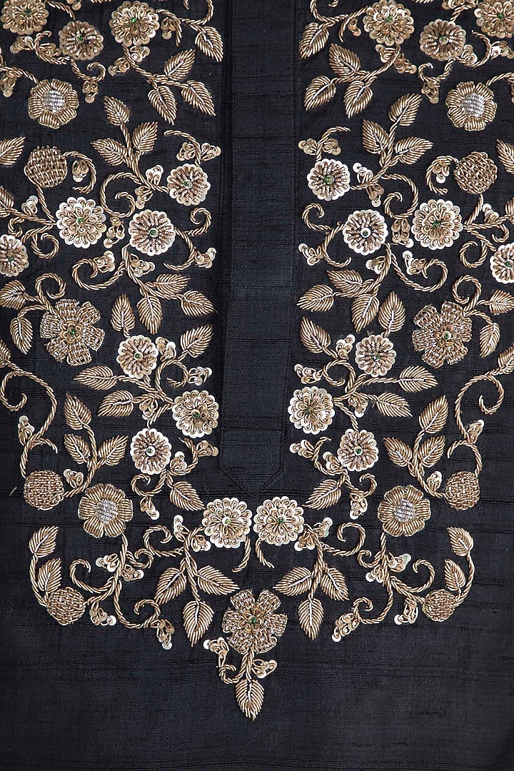 Black Hand Embroidered Kurta by Tisha Saksena Men at Pernia's Pop Up Shop