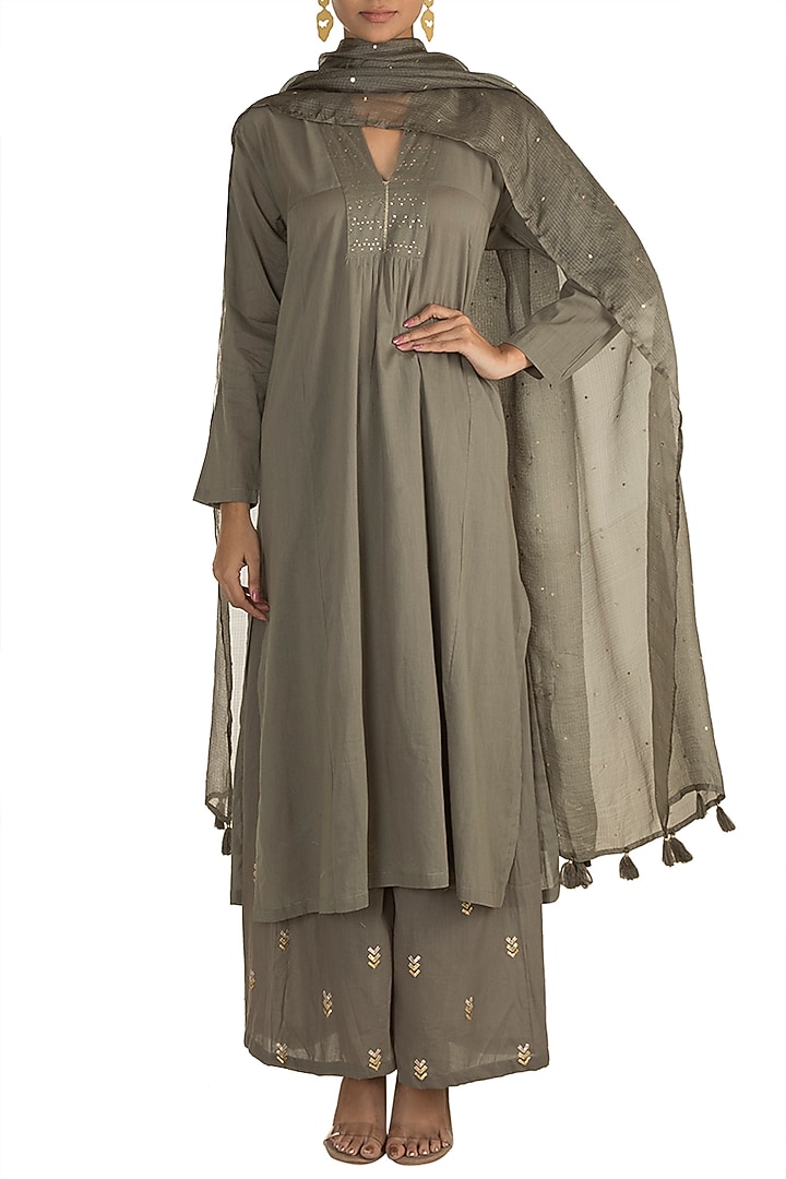 Mehendi Green Embellished Kurta Set by Tokree at Pernia's Pop Up Shop