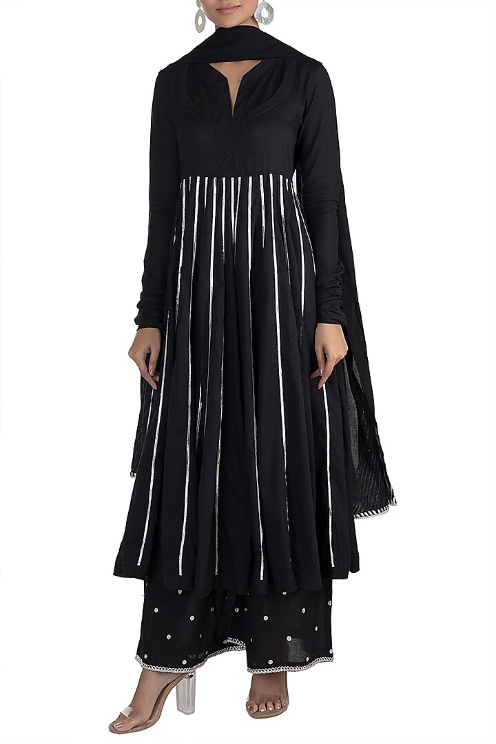 Black Kalidaar Kurta Set by Tokree at Pernia's Pop Up Shop