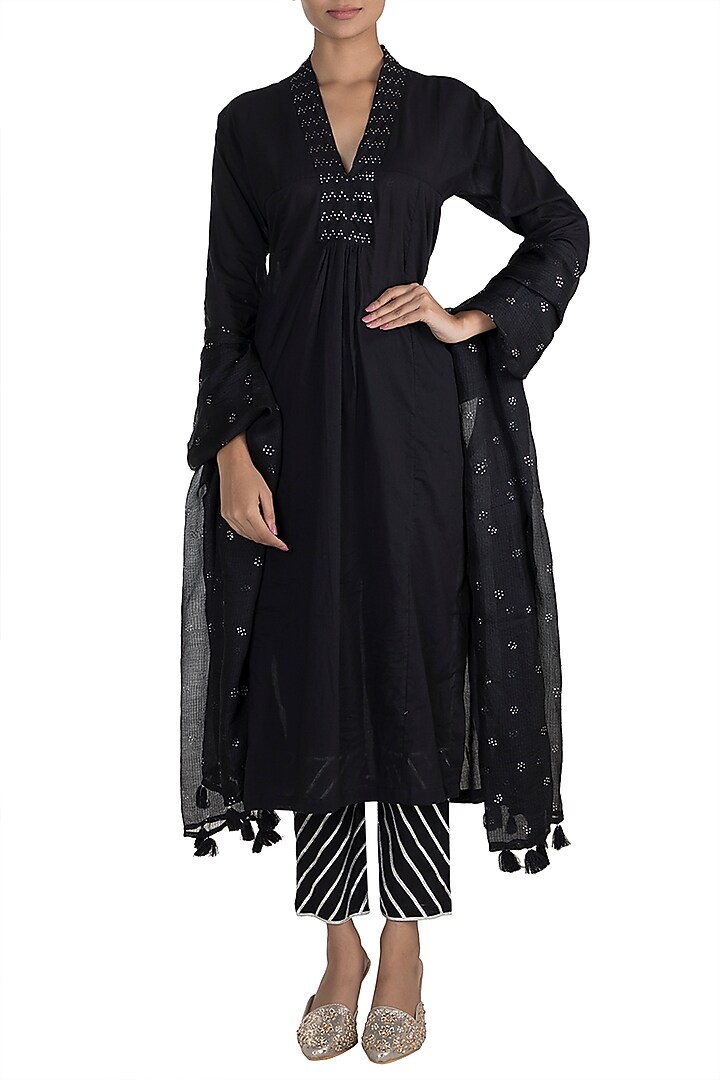 Black Embellished Kaftan Kurta Set by Tokree at Pernia's Pop Up Shop