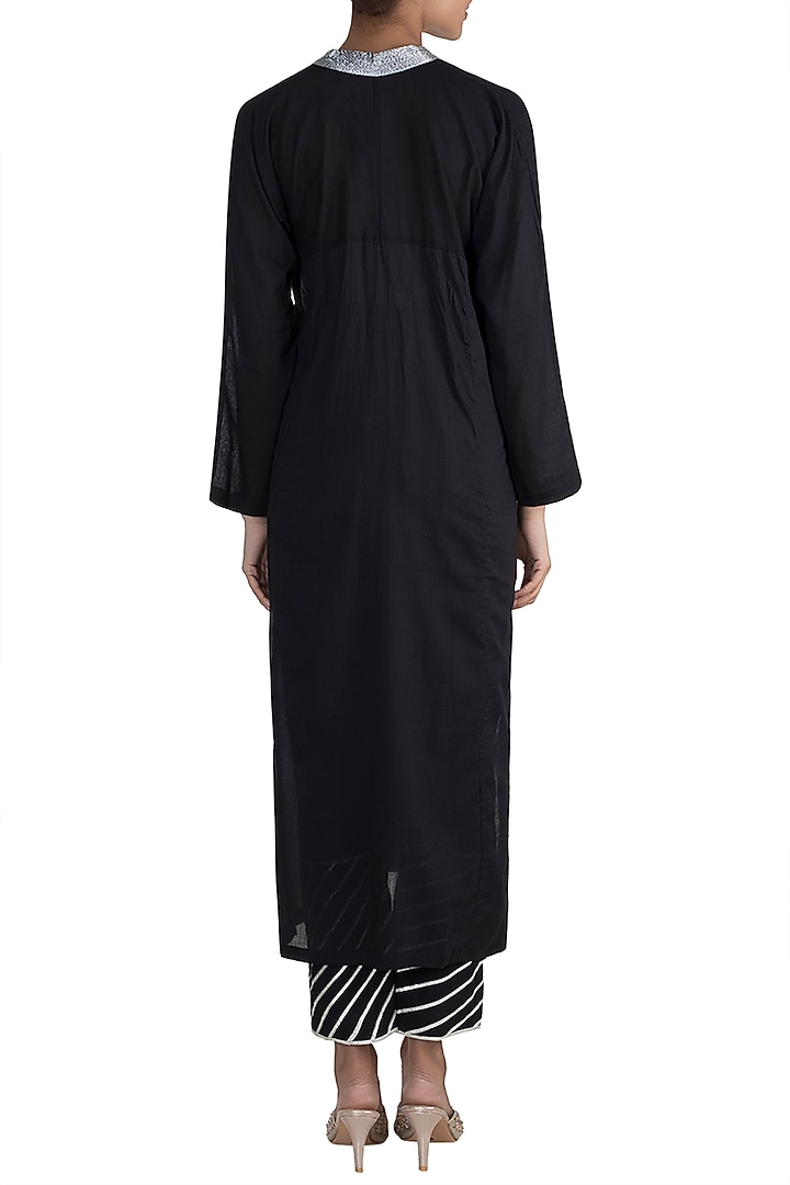 Black Lucknowi Embellished Kurta Set by Tokree at Pernia's Pop Up Shop