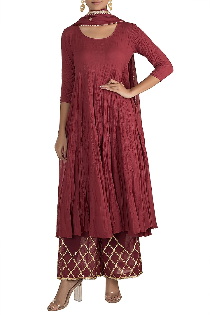 Red Crushed Kurta Set by Tokree at Pernia's Pop Up Shop