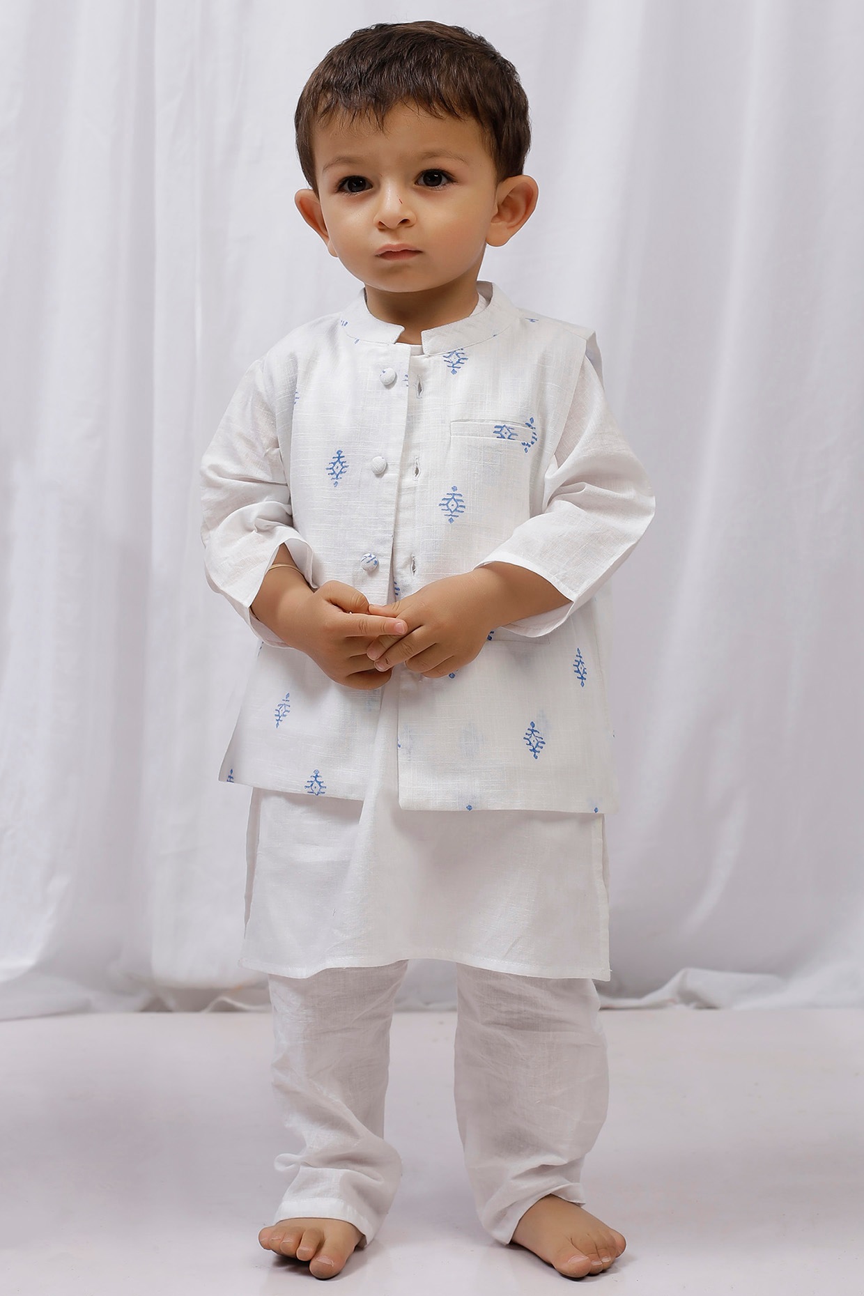 Men's Silk Blend White Kurta With Pyjama & Green Printed Nehru Jacket at Rs  1607 | Nehru Jacket | ID: 2849568213548