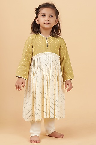 Off-White & Green Cotton Bandhani Printed Kurta Set For Girls by Tjori India pvt ltd