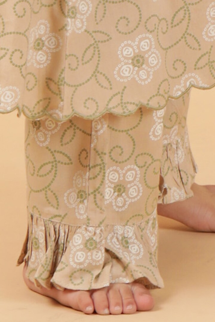 Cream Cotton Bandhani Printed Kurta Set For Girls by Tjori India pvt ltd at Pernia's Pop Up Shop