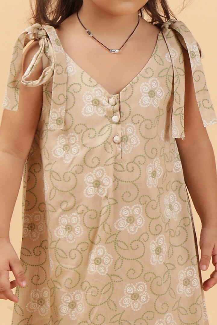 Cream Cotton Bandhani Printed Kurta Set For Girls by Tjori India pvt ltd at Pernia's Pop Up Shop