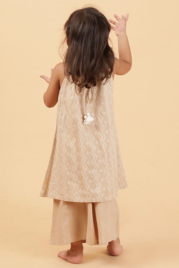 Cream Cotton Bandhani Printed Kurta Set For Girls by Tjori India pvt ltd at Pernia's Pop Up Shop