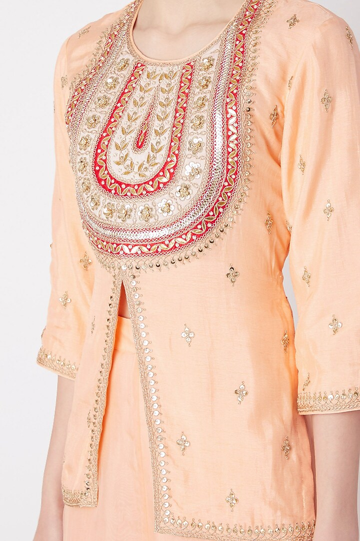 Peach Embroidered Kurta With Pants by The Jaipur Story at Pernia's Pop Up Shop