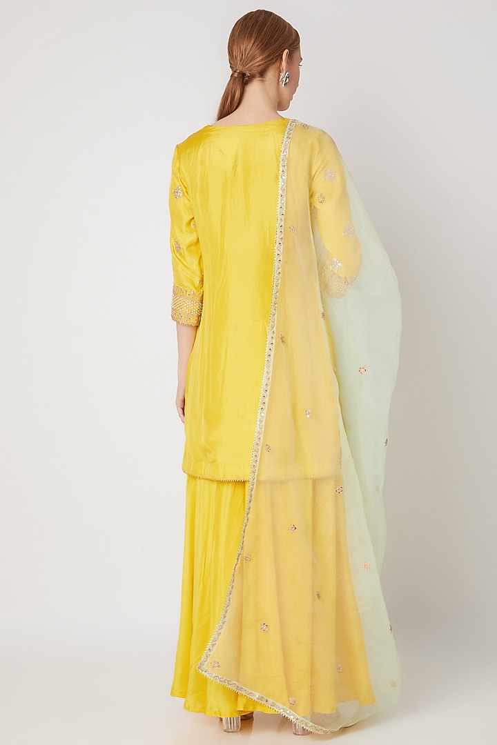 Yellow Embroidered Kurta Set by The Jaipur Story at Pernia's Pop Up Shop