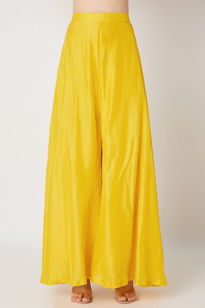 Yellow Embroidered Kurta Set by The Jaipur Story at Pernia's Pop Up Shop