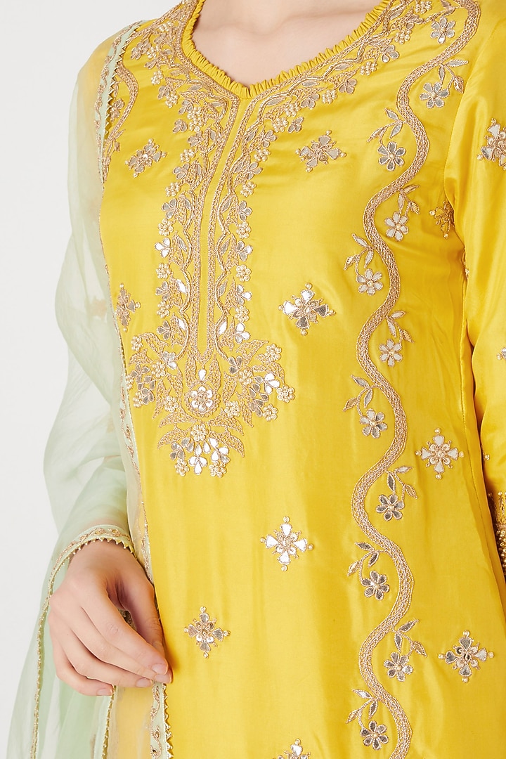 Yellow Embroidered Kurta Set by The Jaipur Story at Pernia's Pop Up Shop