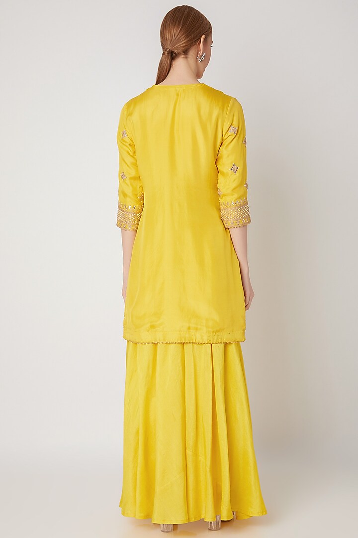 Yellow Hand Embroidered Kurta Set by The Jaipur Story at Pernia's Pop Up Shop