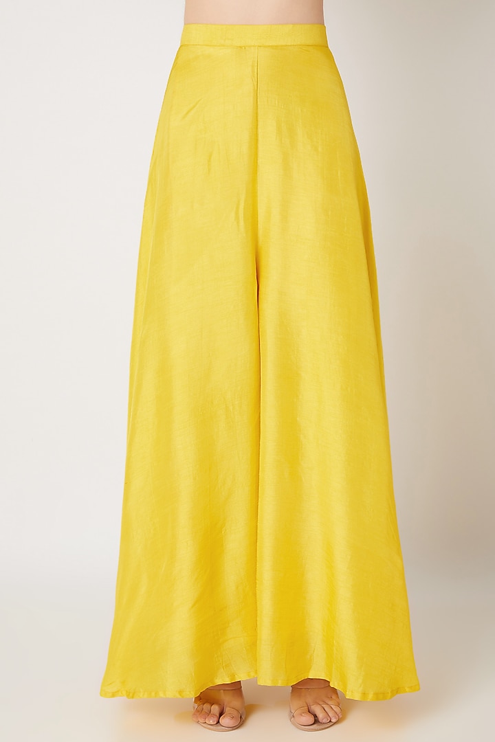 Yellow Hand Embroidered Kurta Set by The Jaipur Story at Pernia's Pop Up Shop