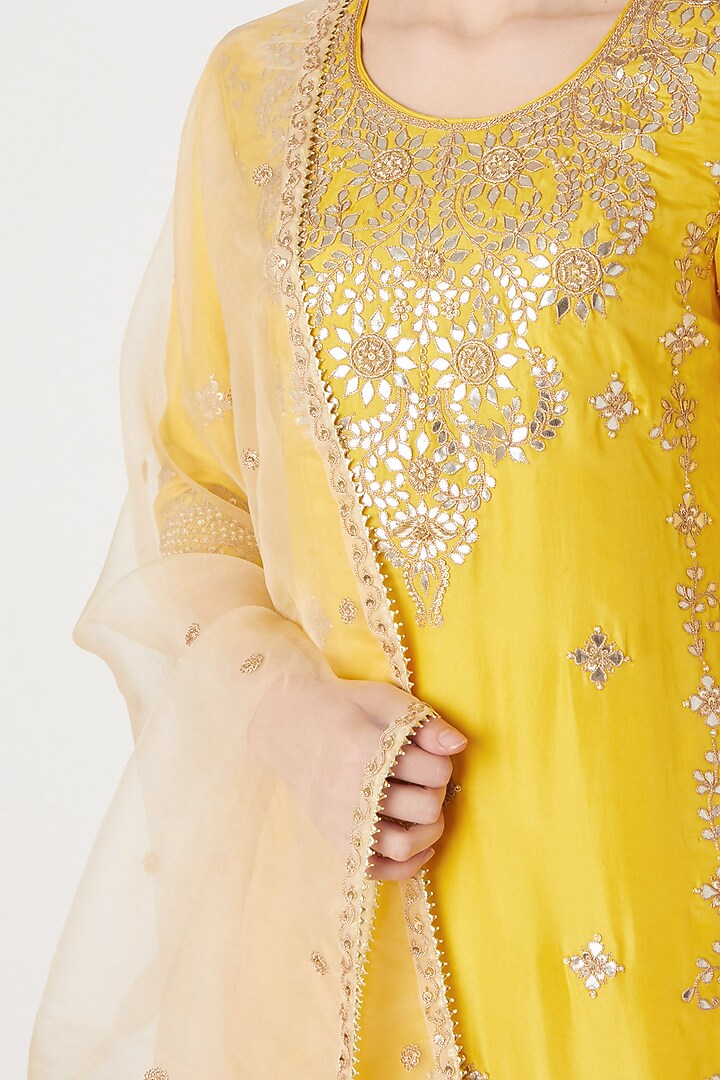 Yellow Hand Embroidered Kurta Set by The Jaipur Story at Pernia's Pop Up Shop