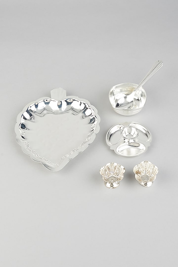 Silver Leaf Shaped Thali Set (Set of 6) by The Khabiyas Trunk by KJ at Pernia's Pop Up Shop