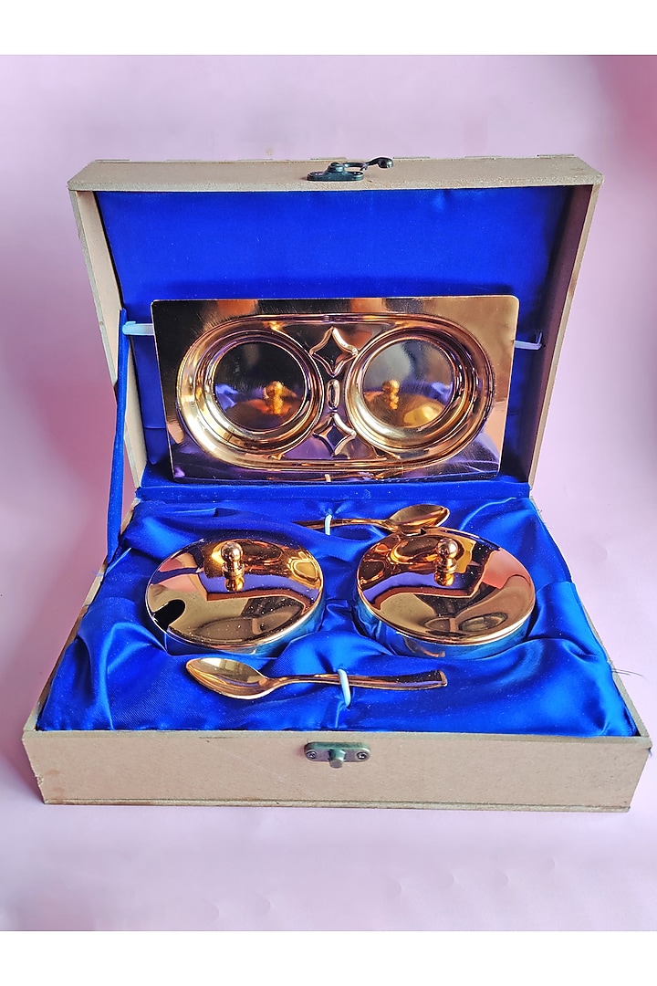 Classic Golden Mukwas Bowl Set by The Khabiyas Trunk by KJ at Pernia's Pop Up Shop