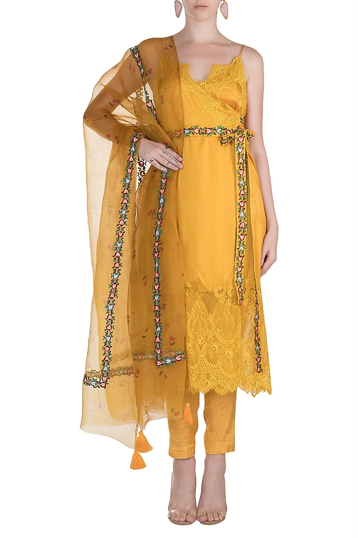 Mango Yellow Embroidered Kurta Set by The little black bow at Pernia's Pop  Up Shop 2026
