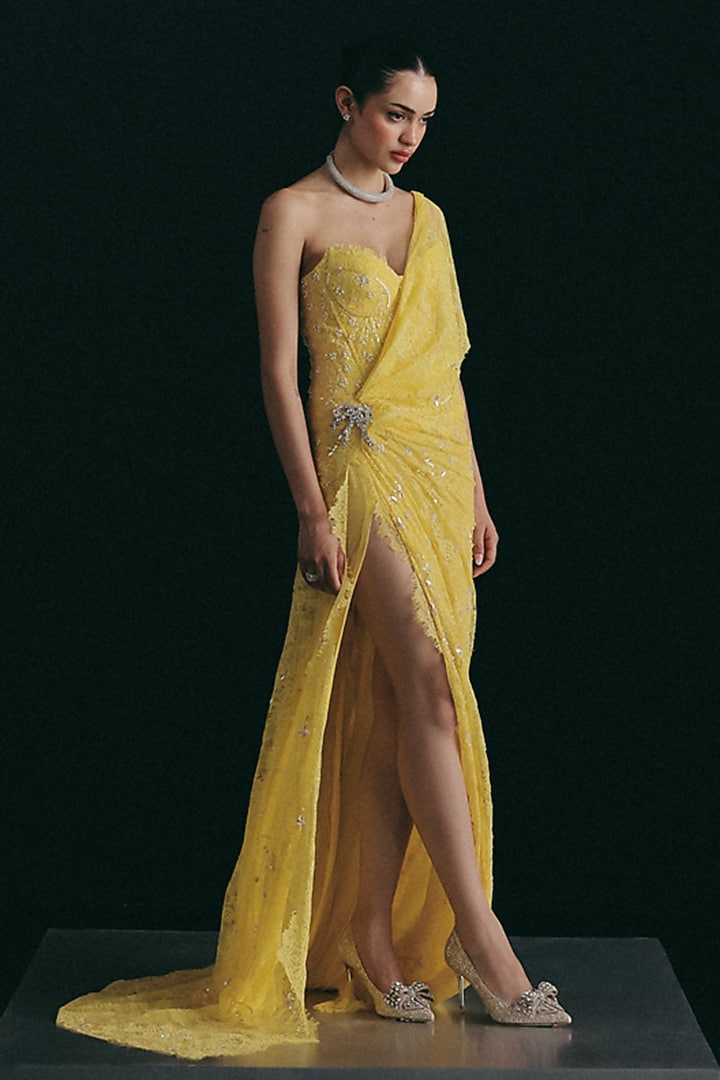 Yellow Dotted Tulle Corded Lace Reception Saree Set by The little black bow at Pernia's Pop Up Shop