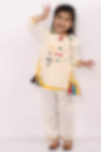 Off-White Embroidered Kurta Set For Girls by The little tales at Pernia's Pop Up Shop