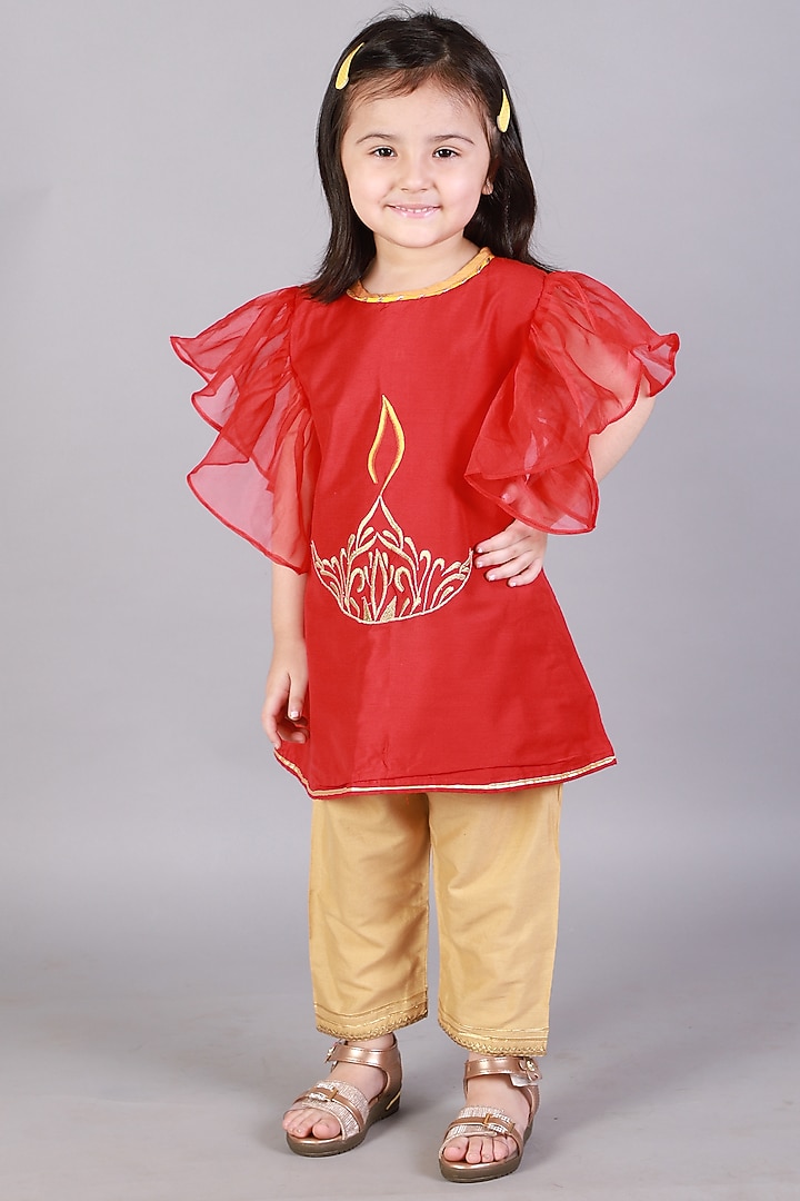 Red Cotton Silk Embroidered Kurta Set For Girls by The little tales at Pernia's Pop Up Shop
