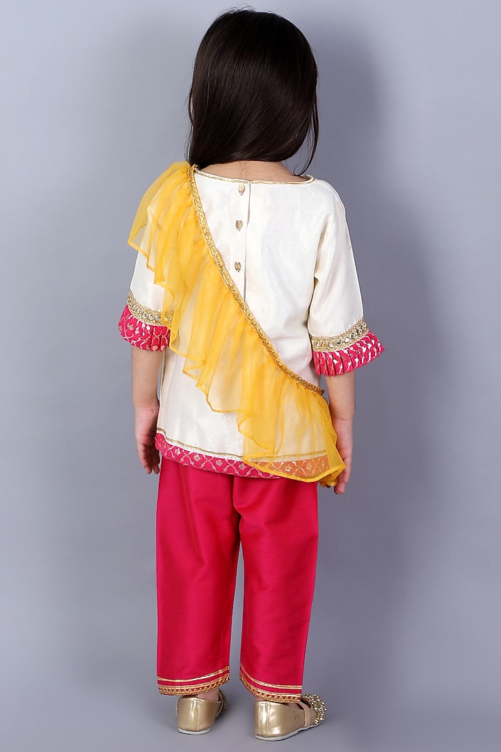 White Cotton Silk Embroidered Kurta Set For Girls by The little tales at Pernia's Pop Up Shop
