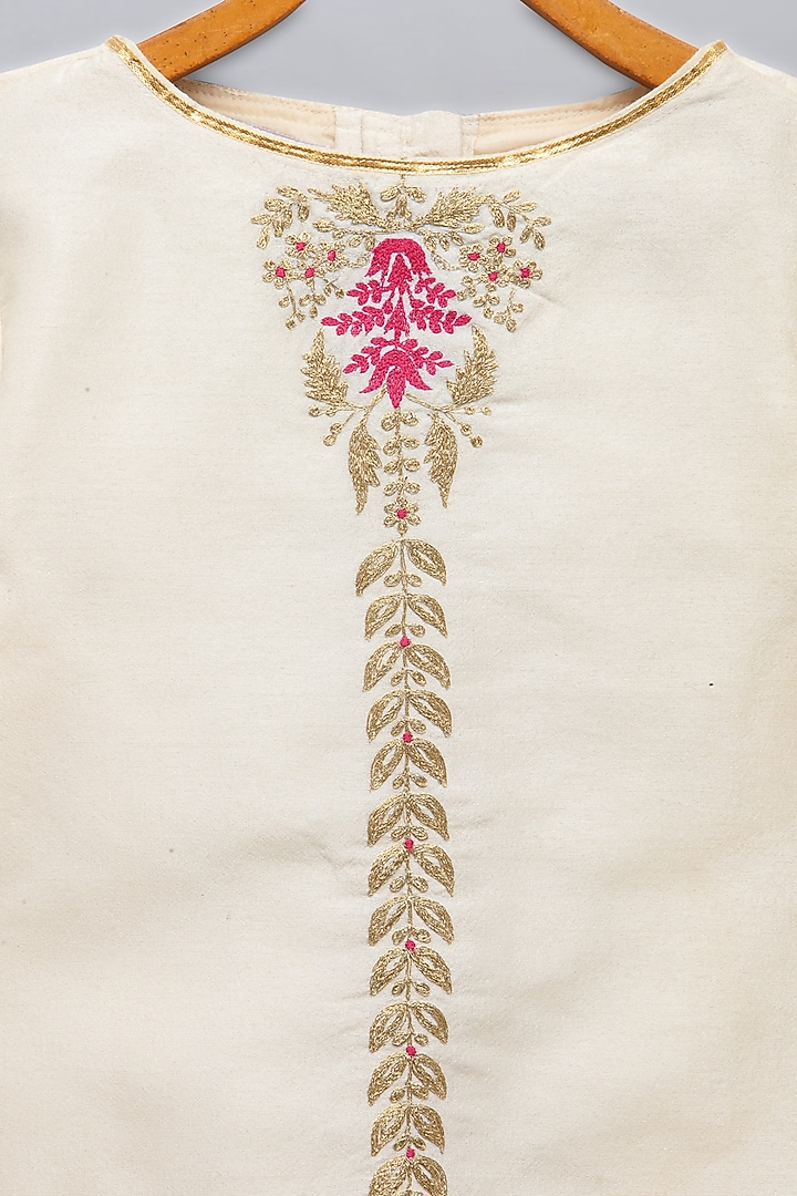 White Cotton Silk Embroidered Kurta Set For Girls by The little tales at Pernia's Pop Up Shop