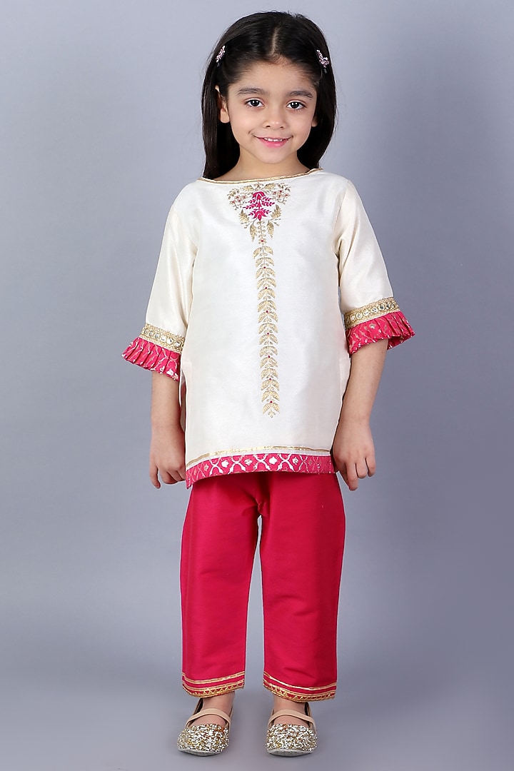 White Cotton Silk Embroidered Kurta Set For Girls by The little tales at Pernia's Pop Up Shop