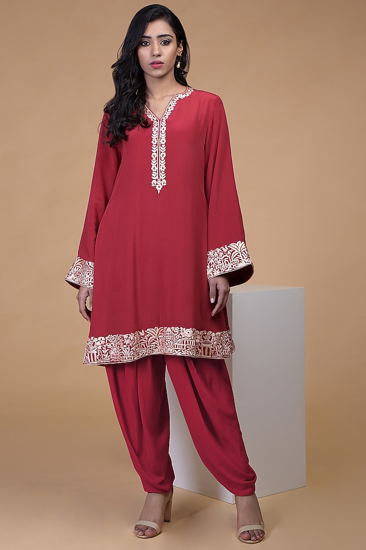 Red Embroidered Kurta Set by Talking Threads at Pernia's Pop Up Shop