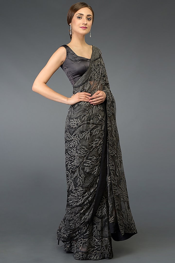 Grey Thread Embroidered Reception Saree Set by Talking Threads at Pernia's Pop Up Shop