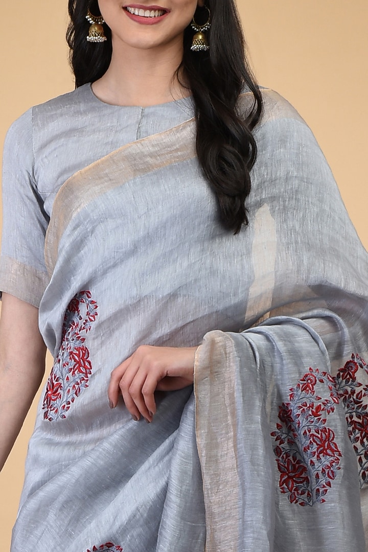 Dove Grey Thread Embroidered Party Wear Saree Set by Talking Threads at Pernia's Pop Up Shop