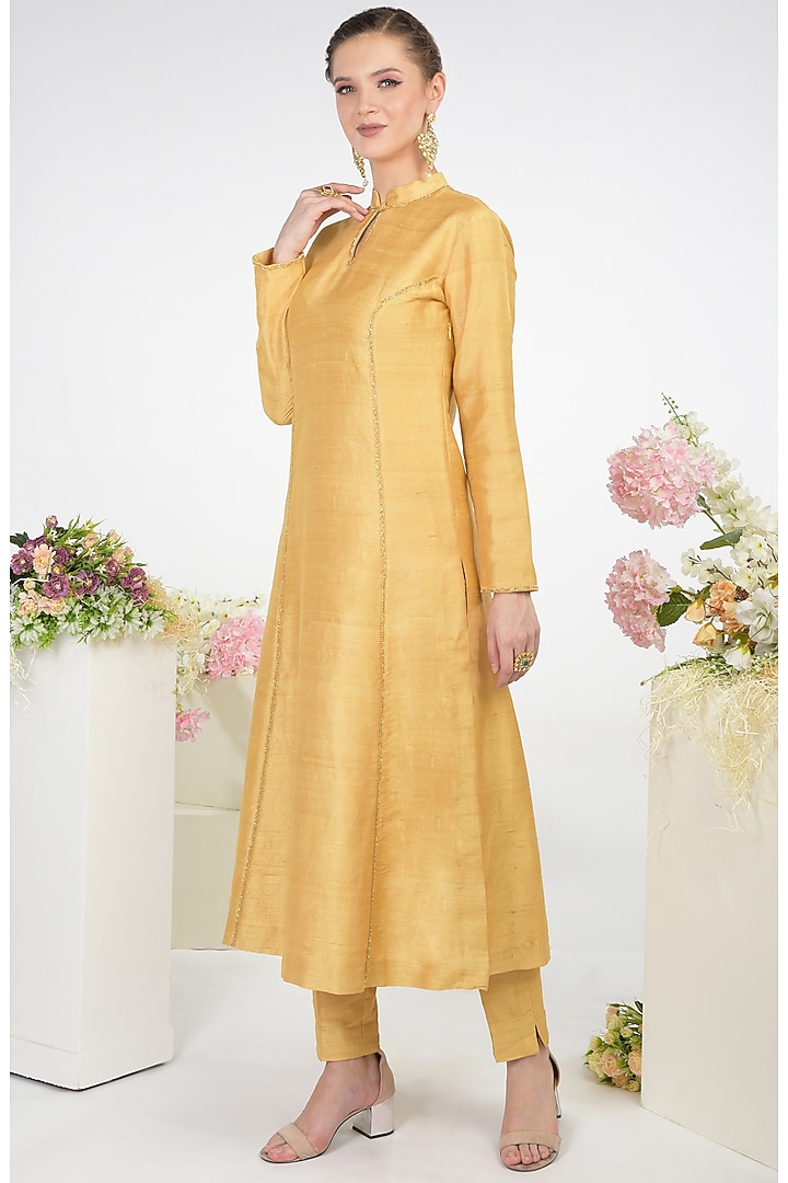 Gold Embroidered Kurta Set by Talking Threads at Pernia's Pop Up Shop