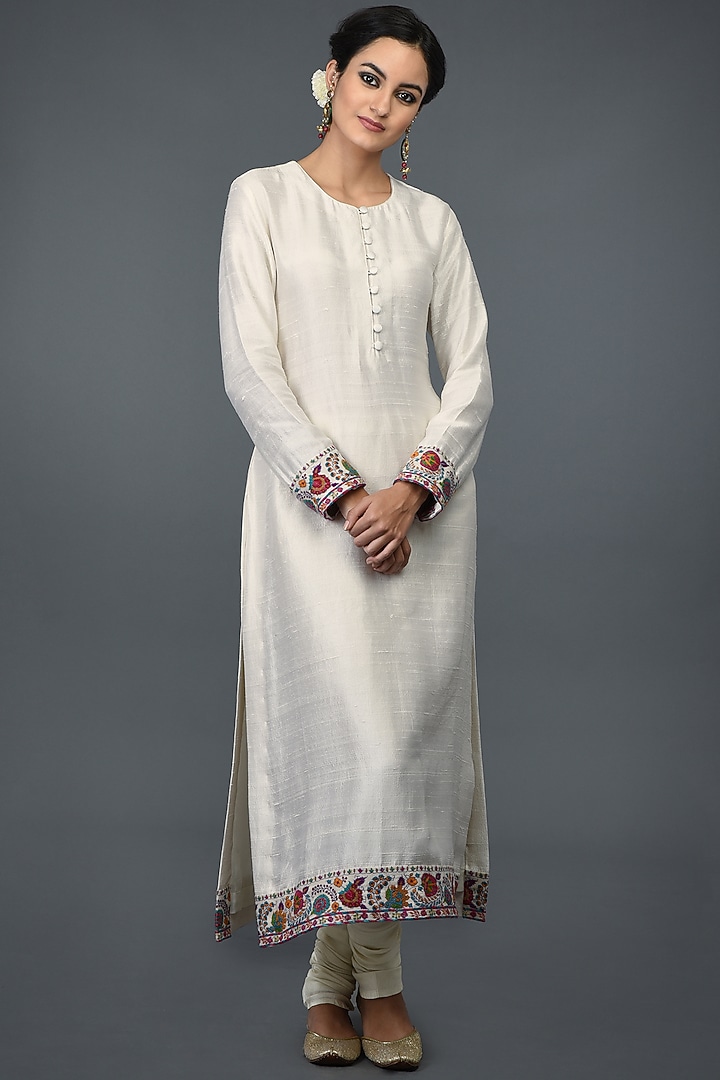 Ivory Embroidered Kurta Set by Talking Threads at Pernia's Pop Up Shop