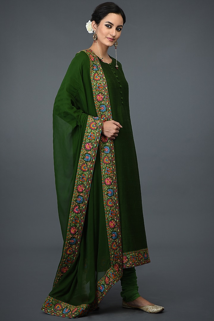 Moss Green Silk Embroidered Kurta Set by Talking Threads at Pernia's Pop Up Shop