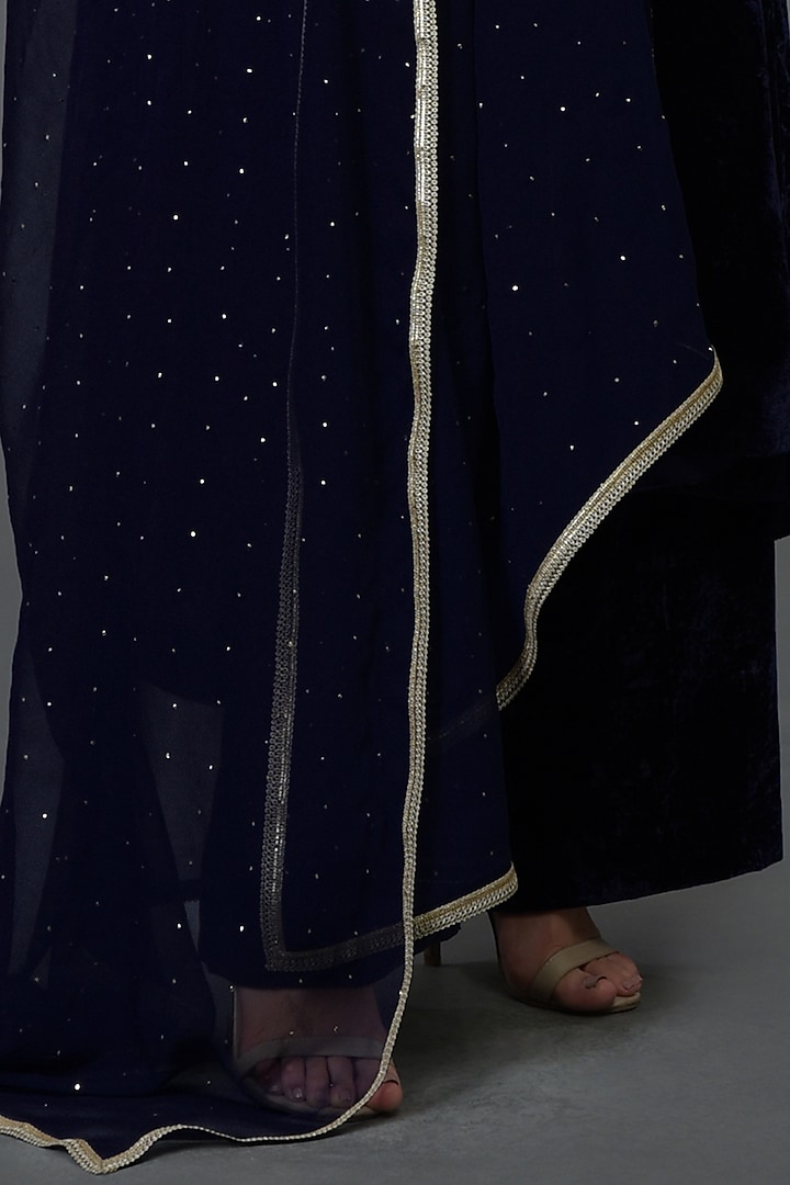 Midnight Blue Embroidered Kurta Set by Talking Threads at Pernia's Pop Up Shop