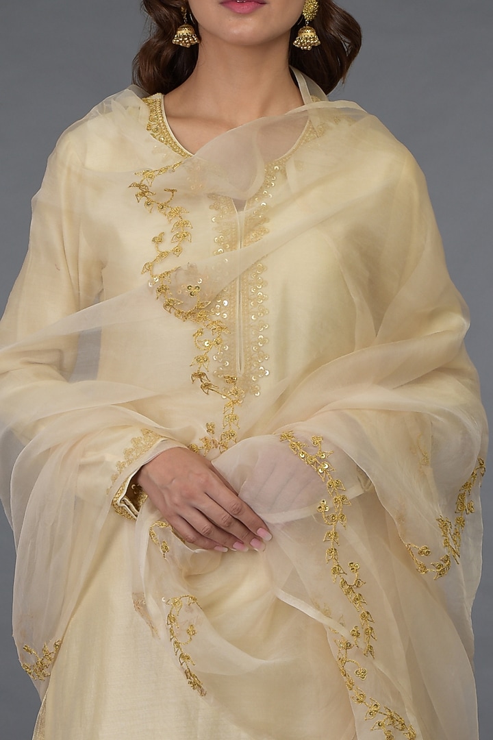 Cream Embroidered Kurta Set by Talking Threads at Pernia's Pop Up Shop