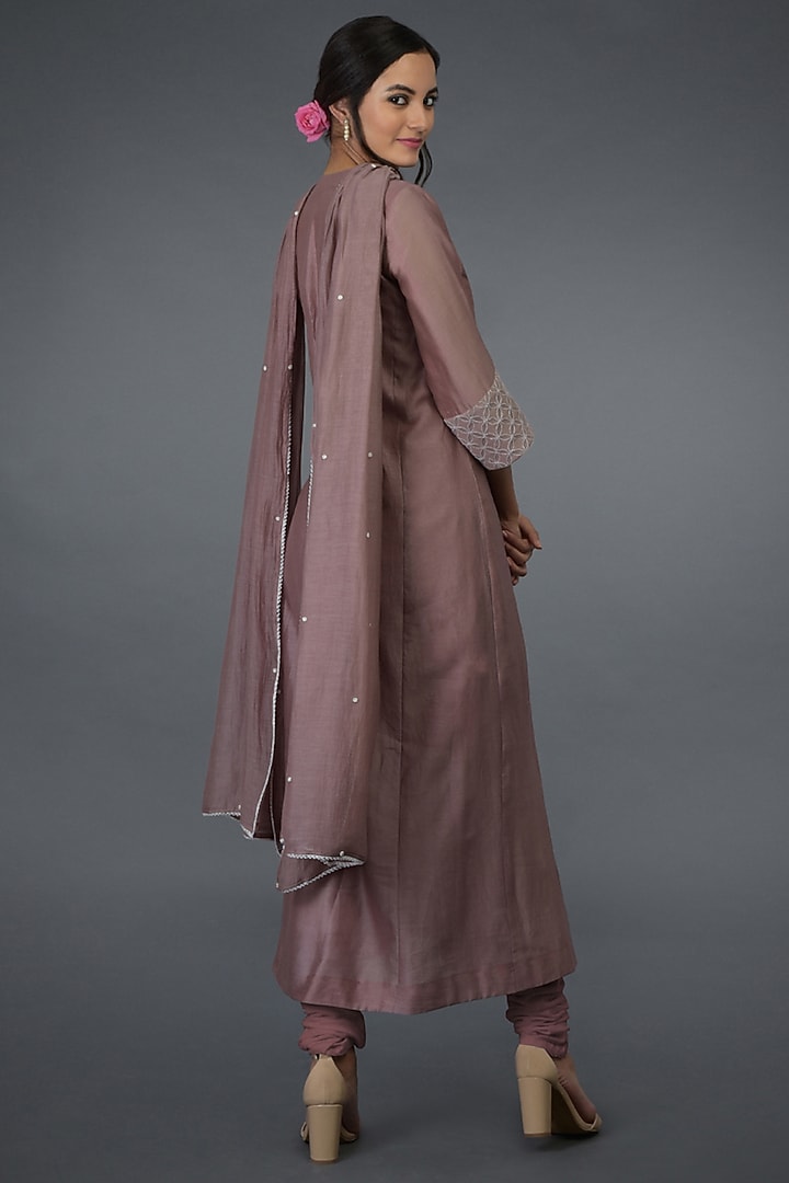 Muddy Violet Chikankari Embroidered Kurta Set by Talking Threads at Pernia's Pop Up Shop