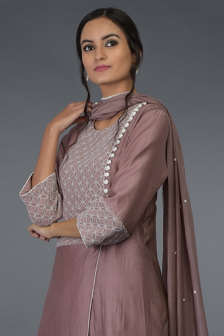 Muddy Violet Chikankari Embroidered Kurta Set by Talking Threads at Pernia's Pop Up Shop