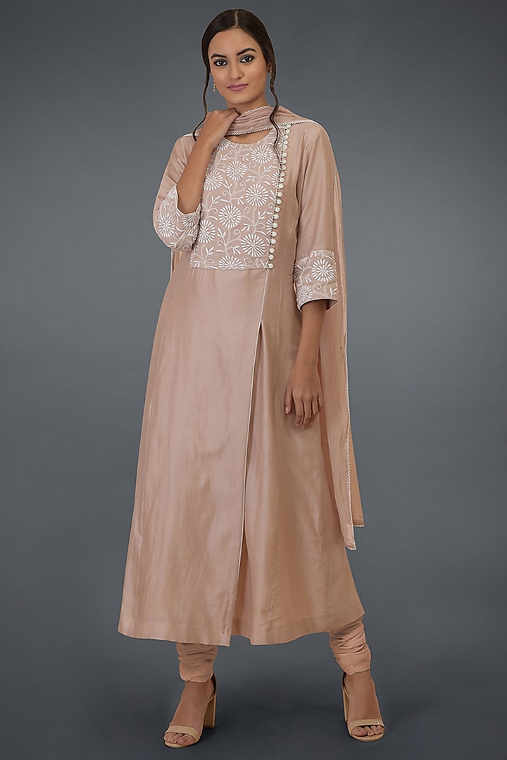 Oyster Pink Embroidered Kurta Set by Talking Threads