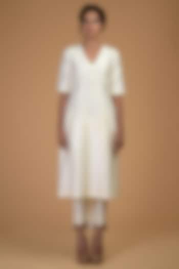 Ivory Kurta With Pants by Talking Threads at Pernia's Pop Up Shop