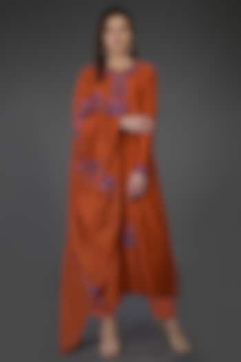 Burnt Orange Embroidered Kurta Set by Talking Threads at Pernia's Pop Up Shop