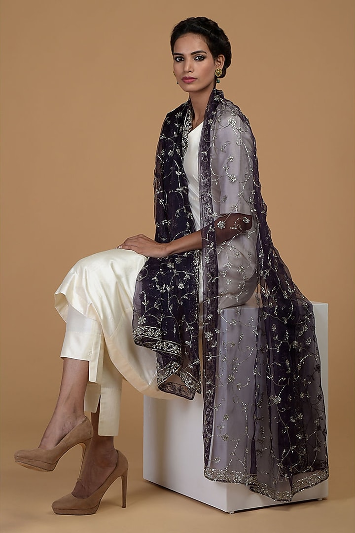 White Embroidered Kurta Set by Talking Threads at Pernia's Pop Up Shop